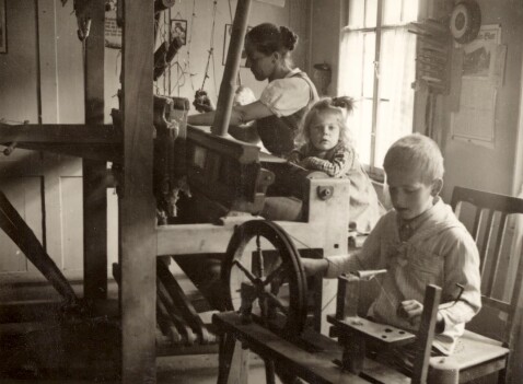 Sternenberg 1931: Familie Lanz-Giger bei der Heimarbeit