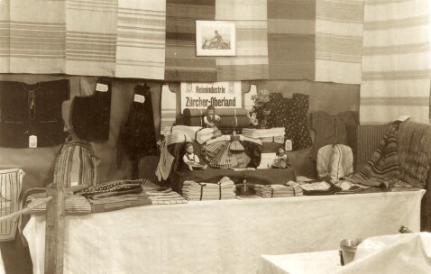 Auslage an der Handweberei Zürcher Oberland an der SAFFA in Bern, 1928